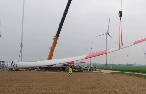 風(fēng)力機(jī)安裝現(xiàn)場(chǎng)